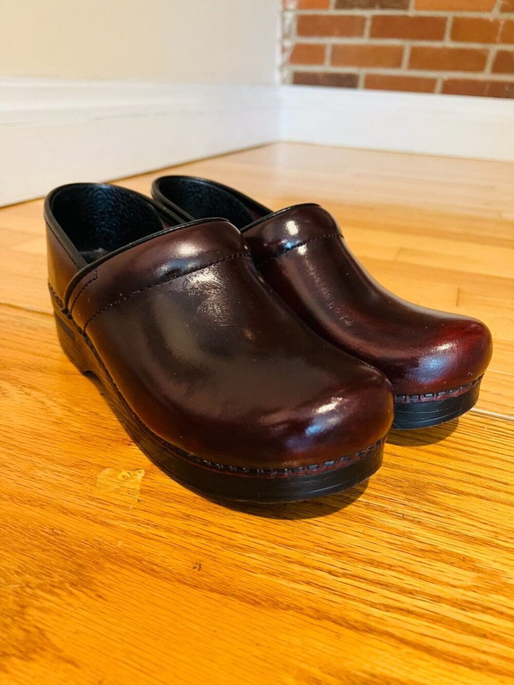 Dansko Professional Cordovan Cabrio Clog Women’s Sz 38 US 7.5-8
